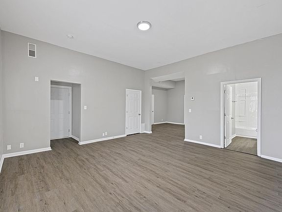 4th image of 1206 Chapel St #2