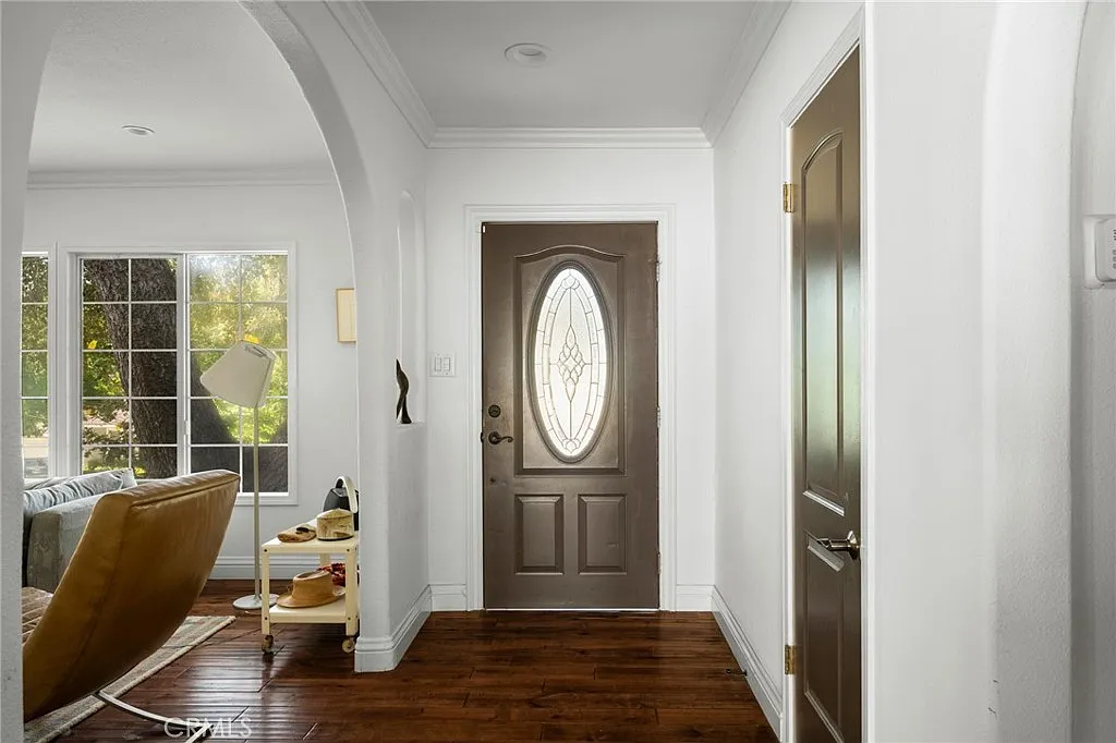 3 bed, 2.0 bath, 1742 sqft, $5,500 — Photo 3