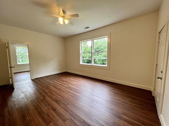 3rd image of 2937 Bradley Cir