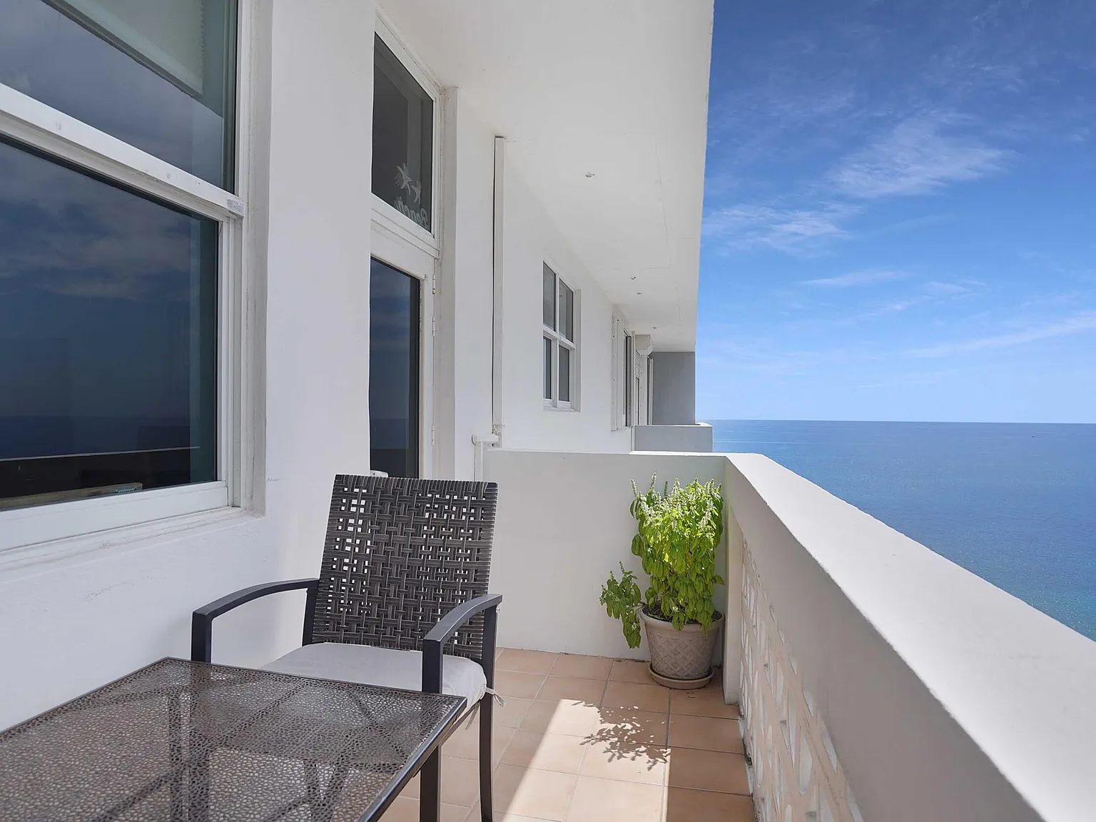 Galt Towers Condo — Photo 2