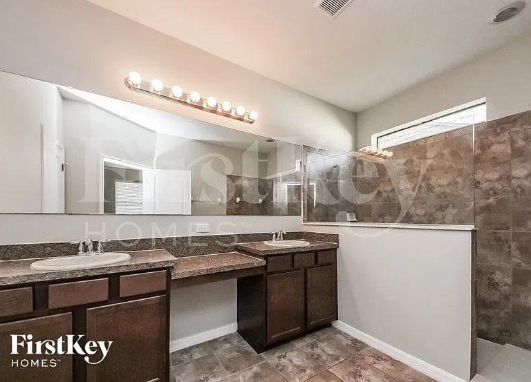 4705 Blackthorn Cir — Photo 8