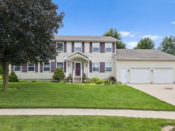911 Pleasant Hill Dr, De Witt, IA 52742