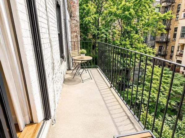 269 W 73rd St, New York, NY 10023