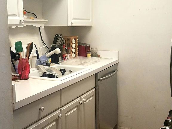 2nd image of 566 Kellogg St