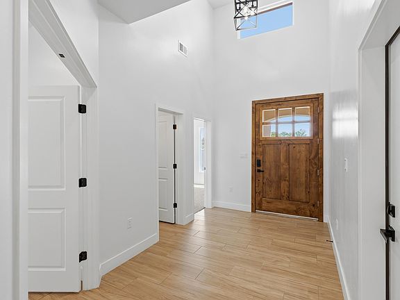 5th image of 1537 Tulip Rd SE