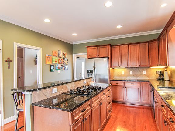 5th image of 319 Brooke Valley Blvd