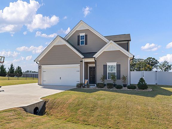 3rd image of 167 Ina Rose Ln