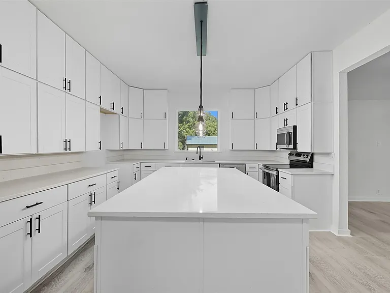 605 N Main St — Photo 14