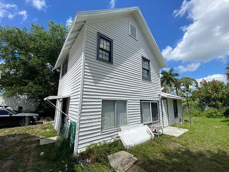 1st image of 2225 Stella St APT 2