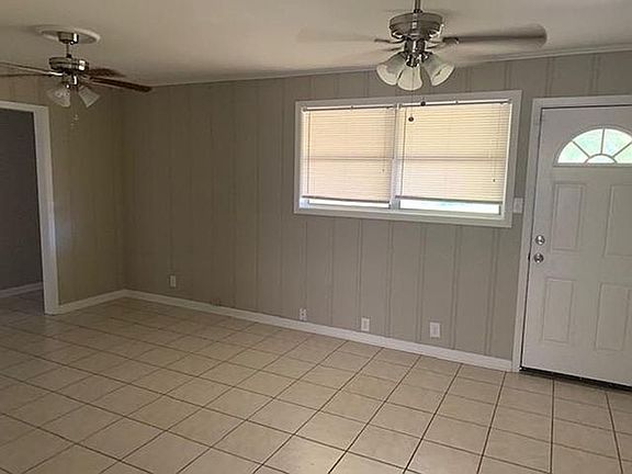 4th image of 4906 Common St