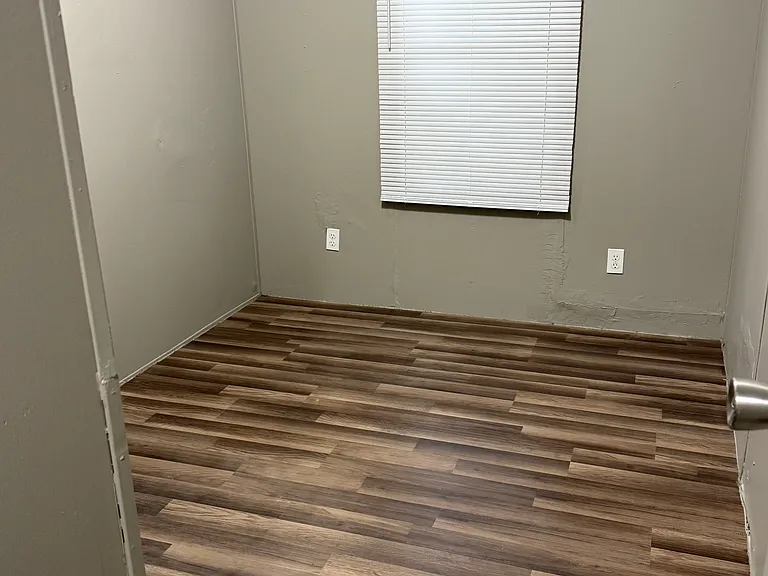 Small bedroom/ office