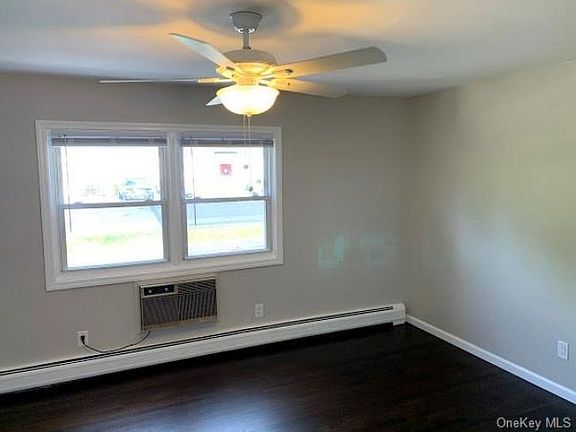2nd image of 10 Oxford Dr