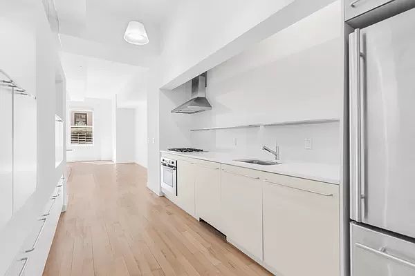 1st image of 15 Broad St APT 2332