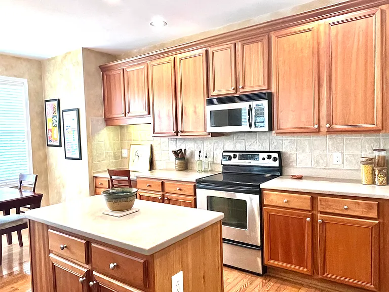 1105 Goldenview Ct — Photo 2