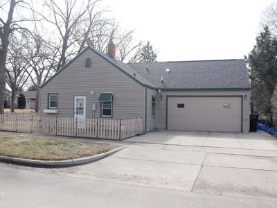 828 N 10th St, Bismarck, ND, 58501