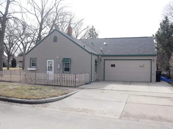 828 N 10th St, Bismarck, ND 58501