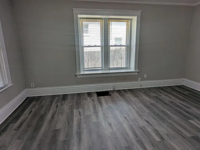 653 Sumner St — Photo 5