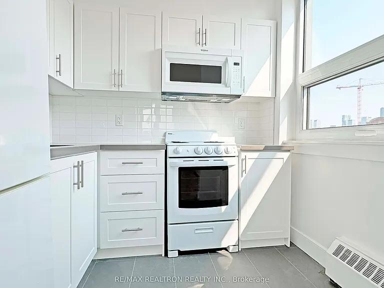 485 Huron St #402 — Photo 5