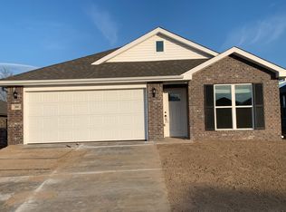 200 SW Vicki St, Gentry, AR 72734