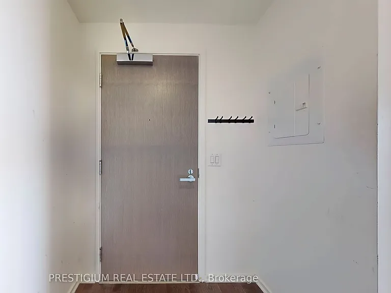 1 Bloor St E #4204 — Photo 29