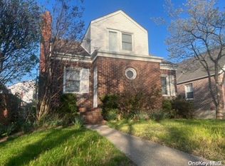 5807 219th St, Oakland Gardens, NY 11364