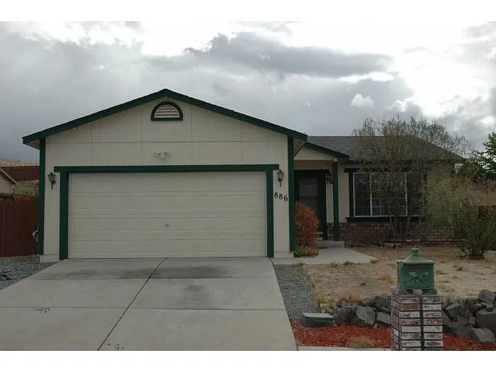 886 Midnight Ct photo 1