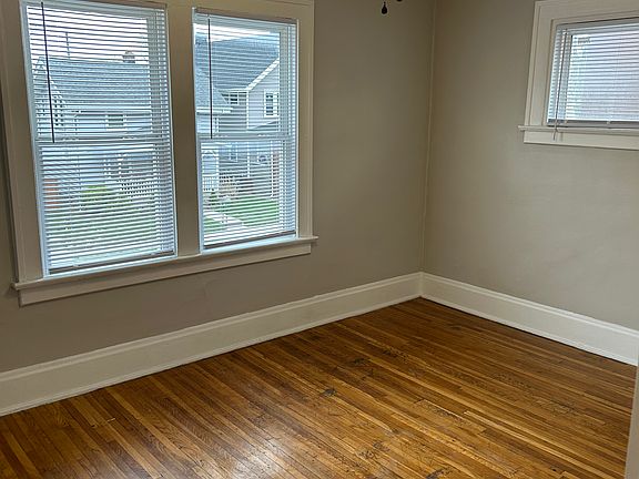 4th image of 2585 Indianola Ave
