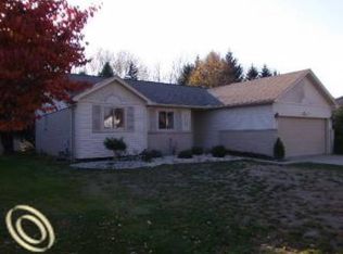 12698 Beresford Dr, Sterling Heights, MI 48313