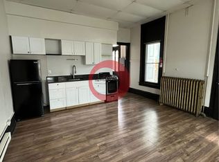 27 S 9th St #2R, Reading, PA 19602