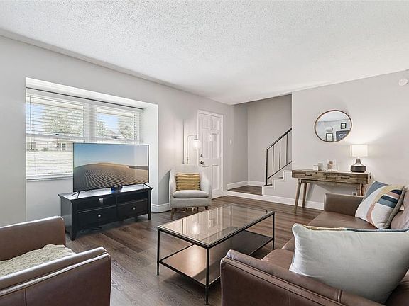 3rd image of 820 PARK LAKE CIRCLE #11
