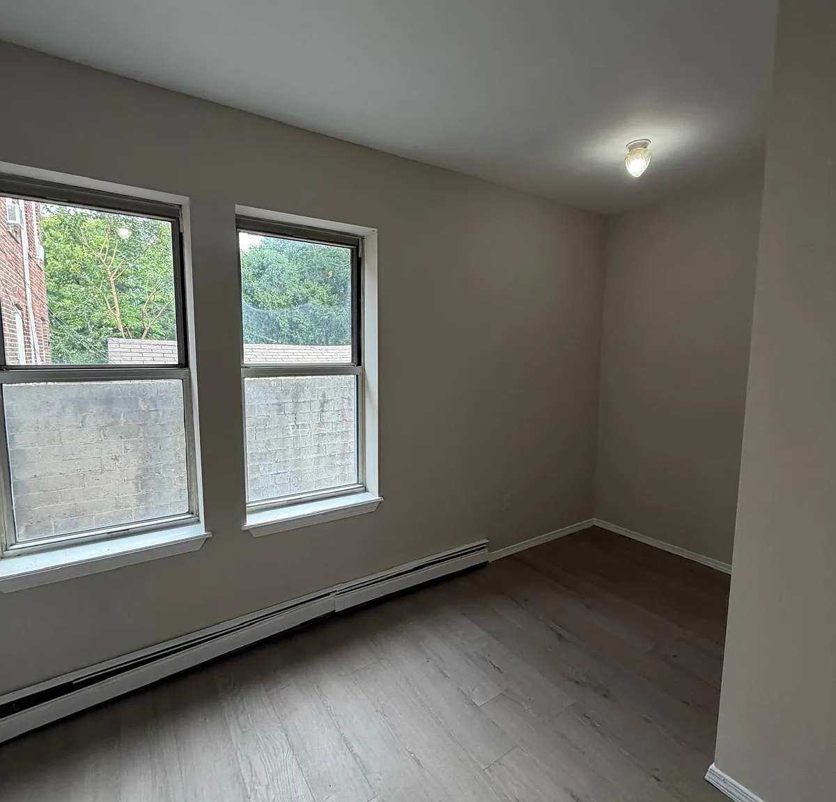 3 bed, 1250 sqft, $1,800 — Photo 2