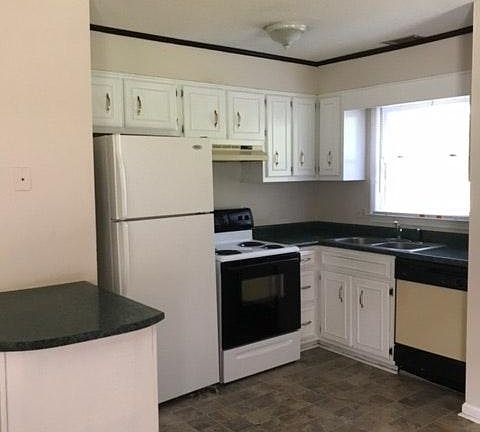 4th image of 205 Courtney Way #B