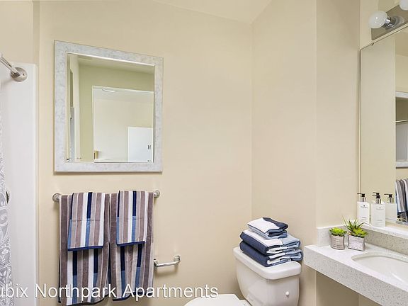 5th image of 1008 N 109th St #10936647