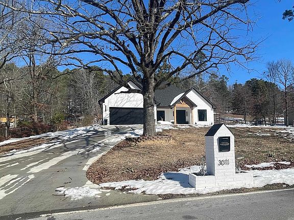 2nd image of 3011 Beauchamp Rd