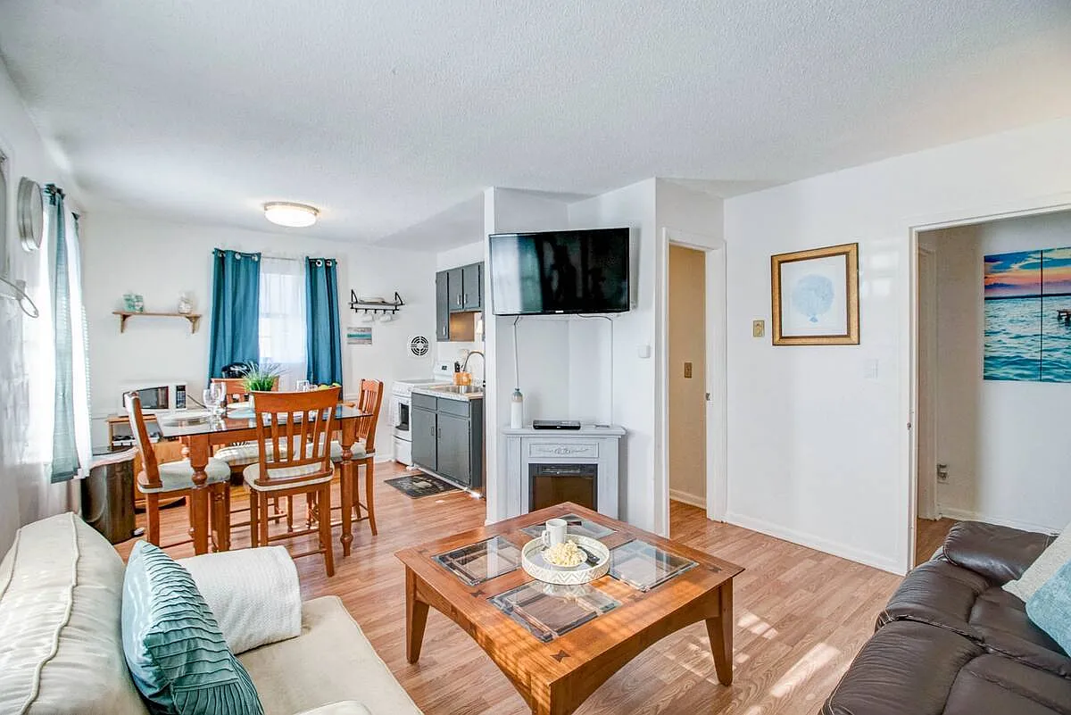 2 bed, 790 sqft, $2,400 — Photo 2
