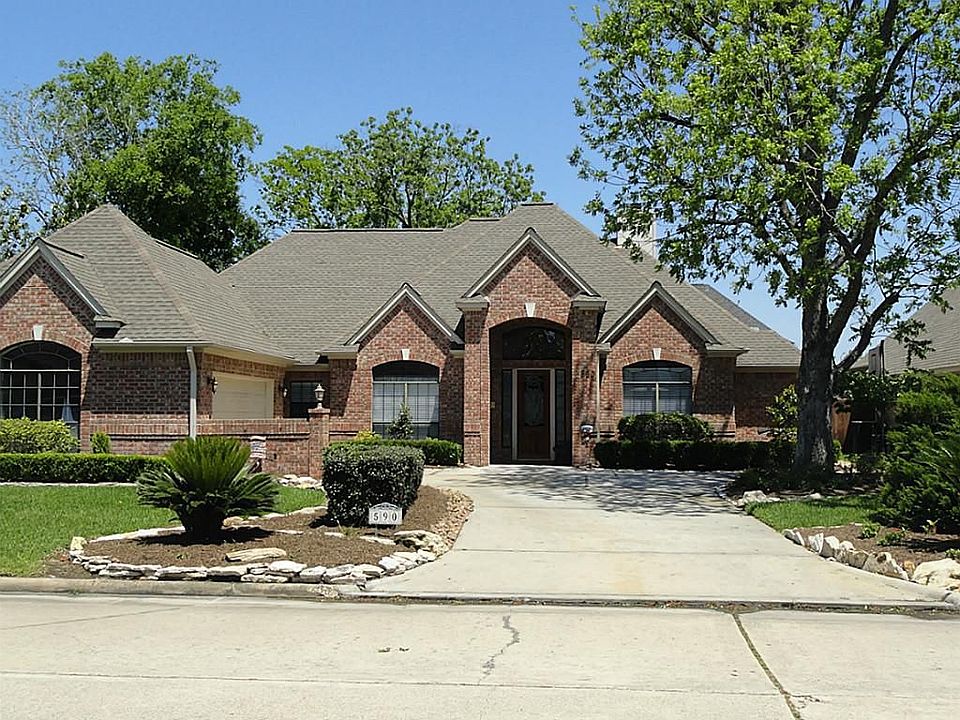 1st image of 590 Edgewood Dr