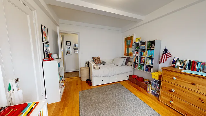 Rented by Bond New York | media 19