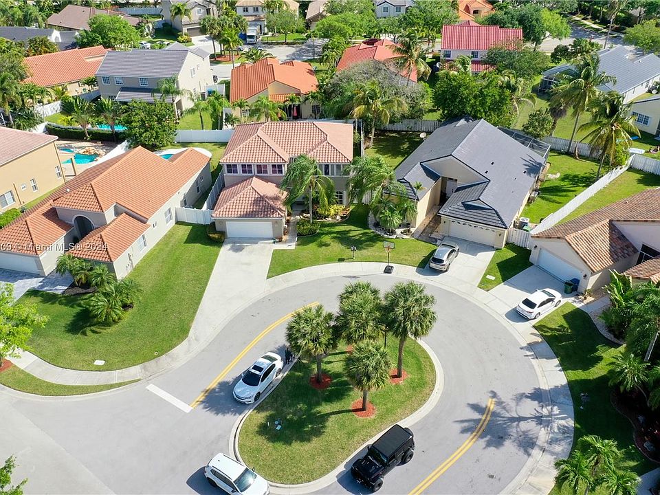 1st image of 580 Carrington Dr