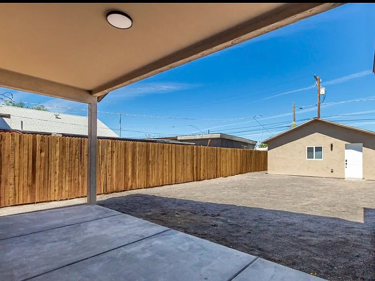 W Walton Ave — Photo 15
