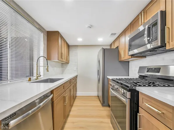 1405 Vegas Valley Dr APT 51, Winchester, NV 89169
