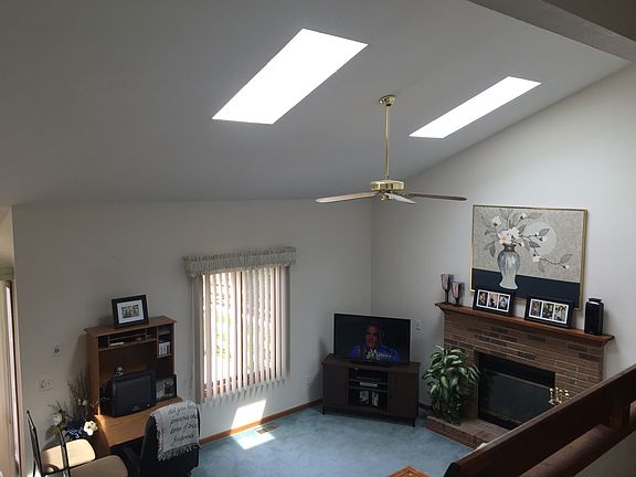 Family Rm w/vaulted ceiling