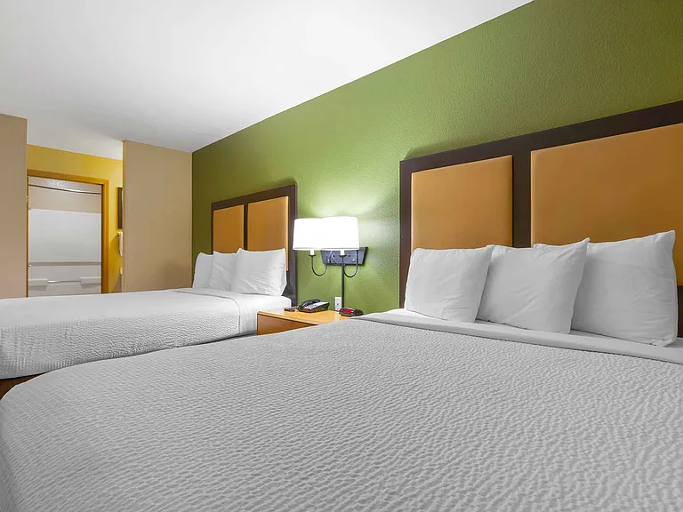 Deluxe Studio - 2 Queen Beds