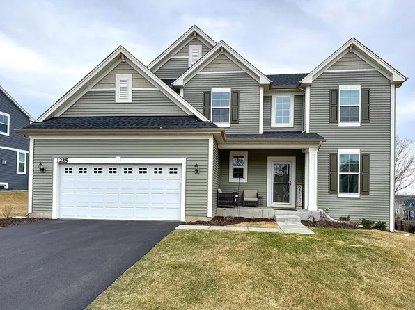 1225 Larswood Ct, Crystal Lake, IL 60012