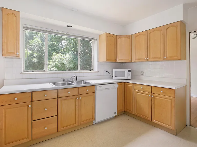 831 N Glencoe St — Photo 11