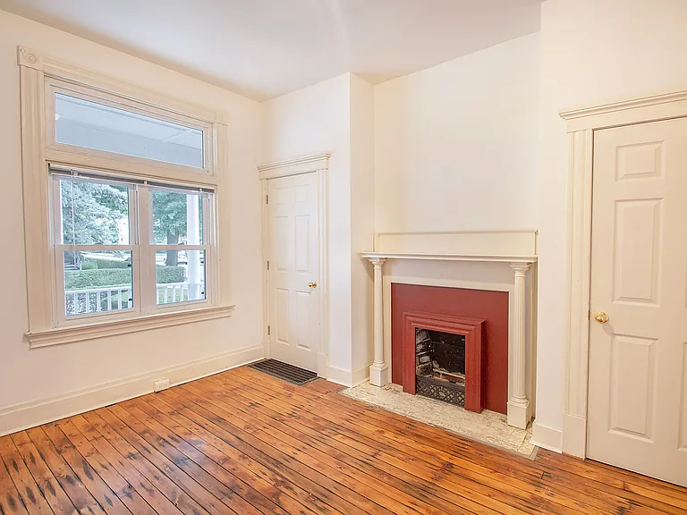 328 Franklin Ave — Photo 4