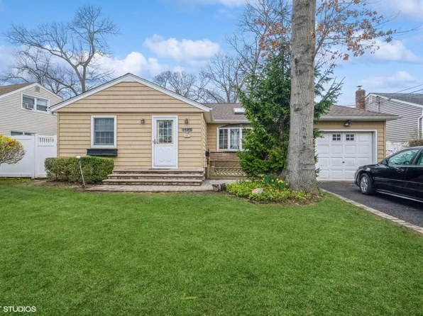 1492 Poulson Street, Wantagh, NY 11793