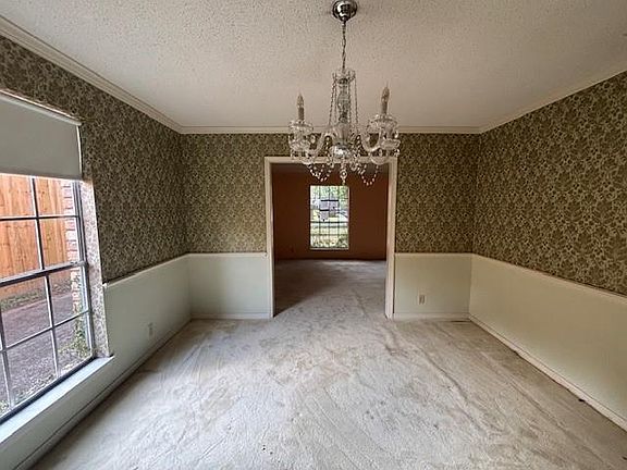 4th image of 3729 Claridge Rd S