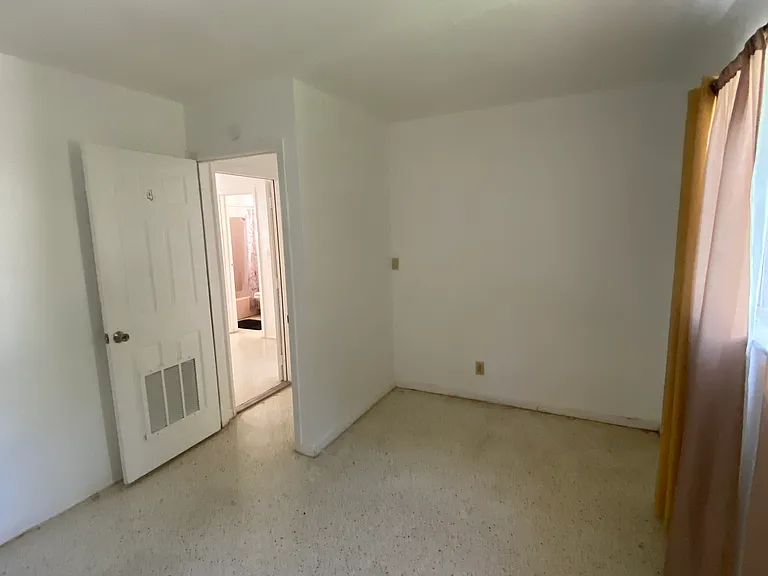 622 NE 4th St #4 — Photo 9