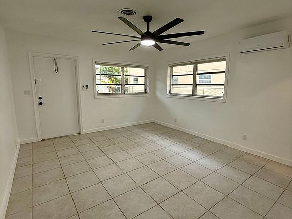 2nd image of 337 SE 12th Ave #C