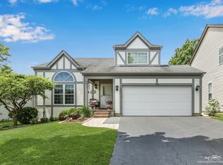 700 Rolling Green St, Gurnee, IL